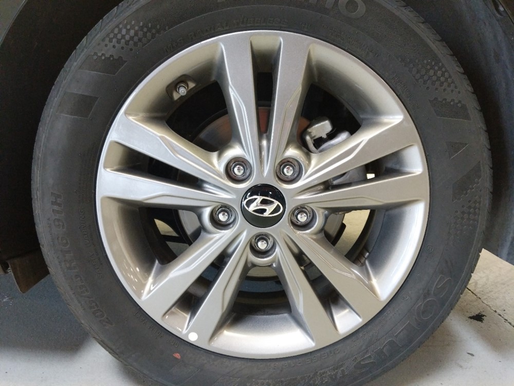 2018 Hyundai Elantra - Wheel