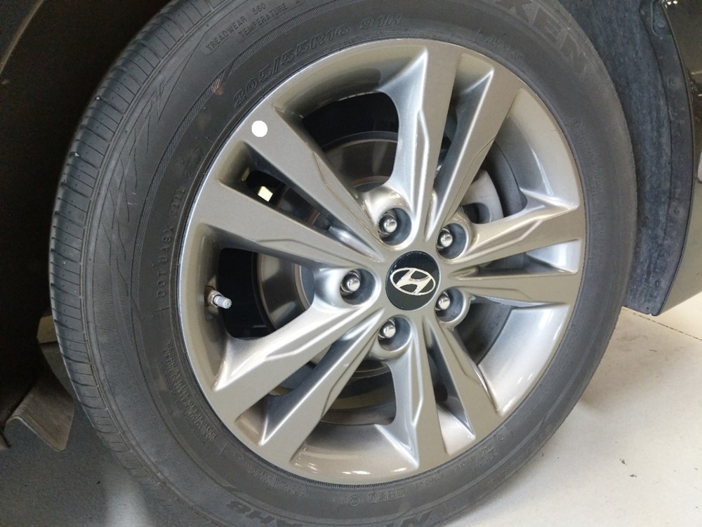 2018 Hyundai Elantra - Wheel