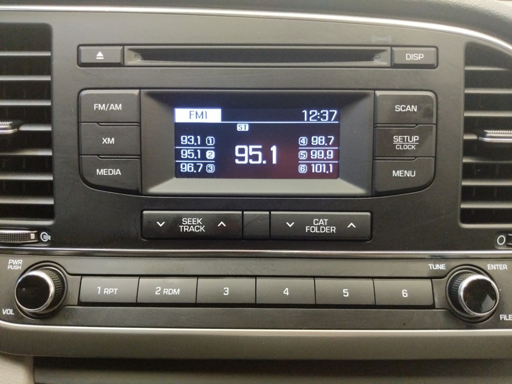 2017 Hyundai Elantra - Stereo Package