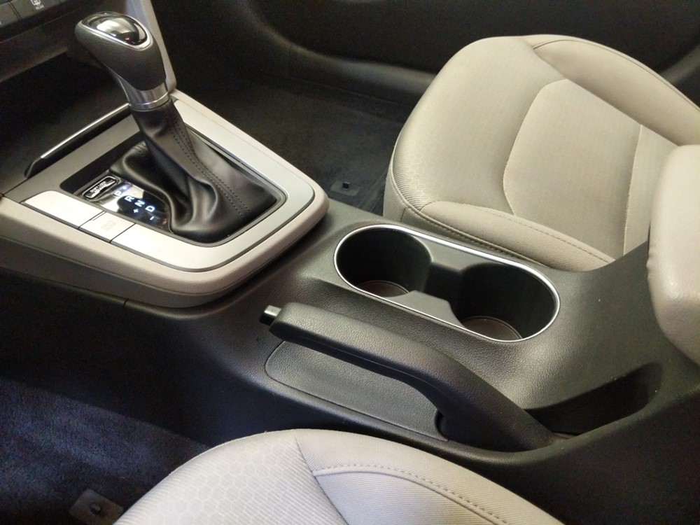 2017 Hyundai Elantra - Center Console/Cup Holders