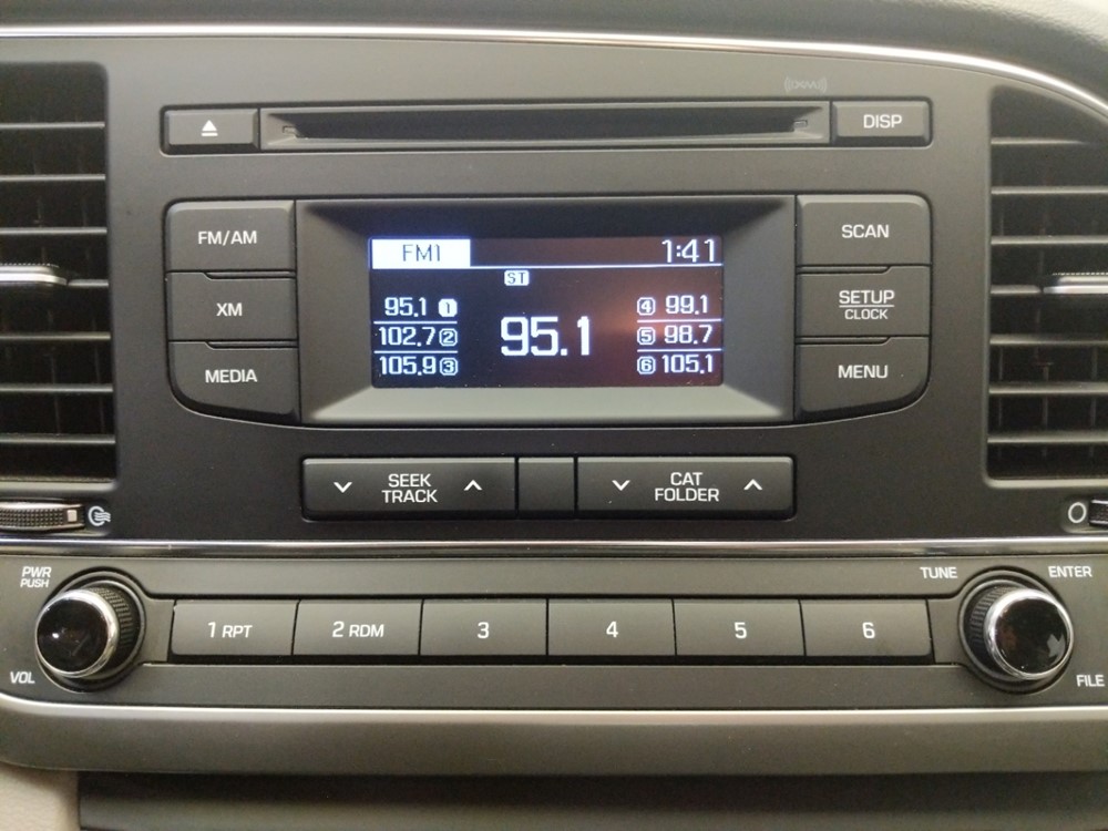 2017 Hyundai Elantra - Stereo Package