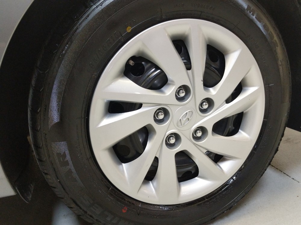 2017 Hyundai Elantra - Wheel