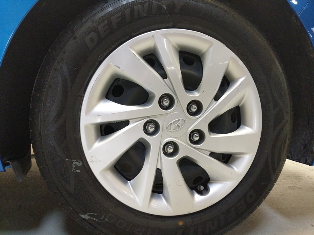 2017 Hyundai Elantra - Wheel