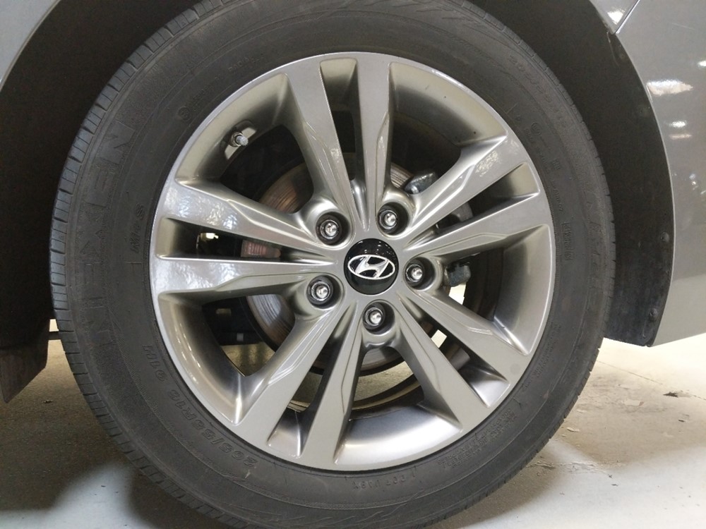 2018 Hyundai Elantra - Wheel