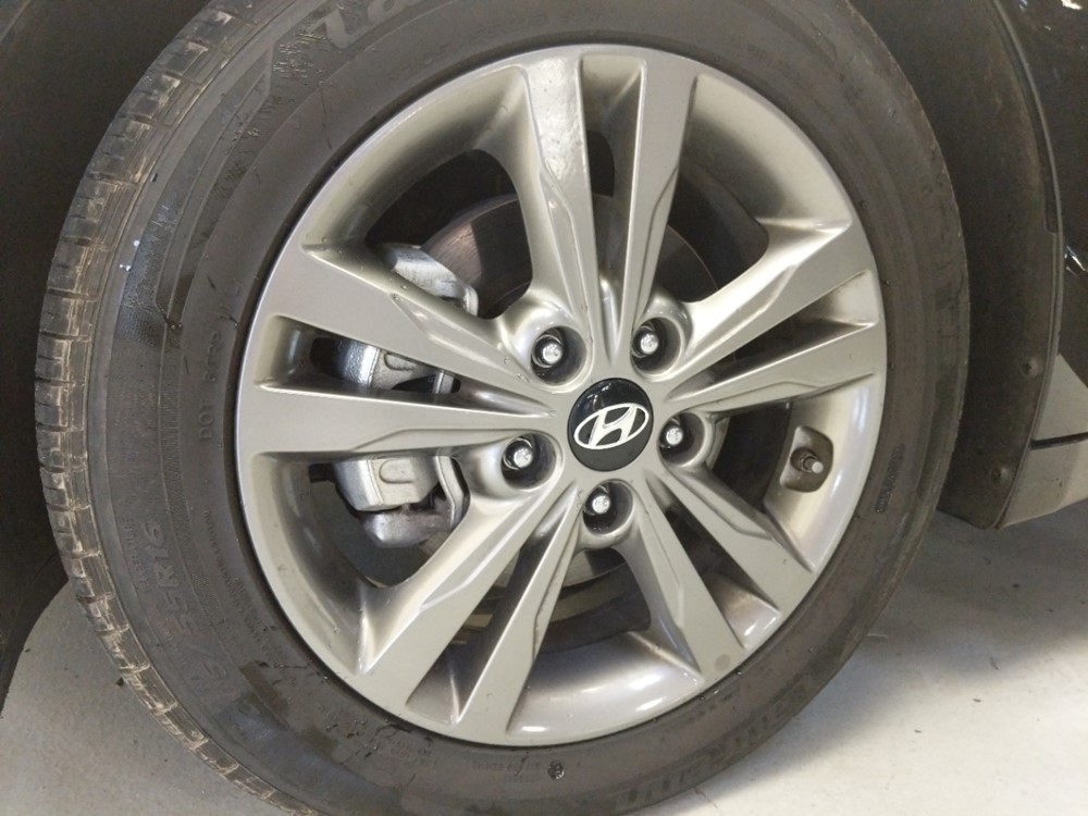 2018 Hyundai Elantra - Wheel