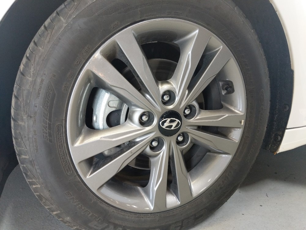 2018 Hyundai Elantra - Wheel
