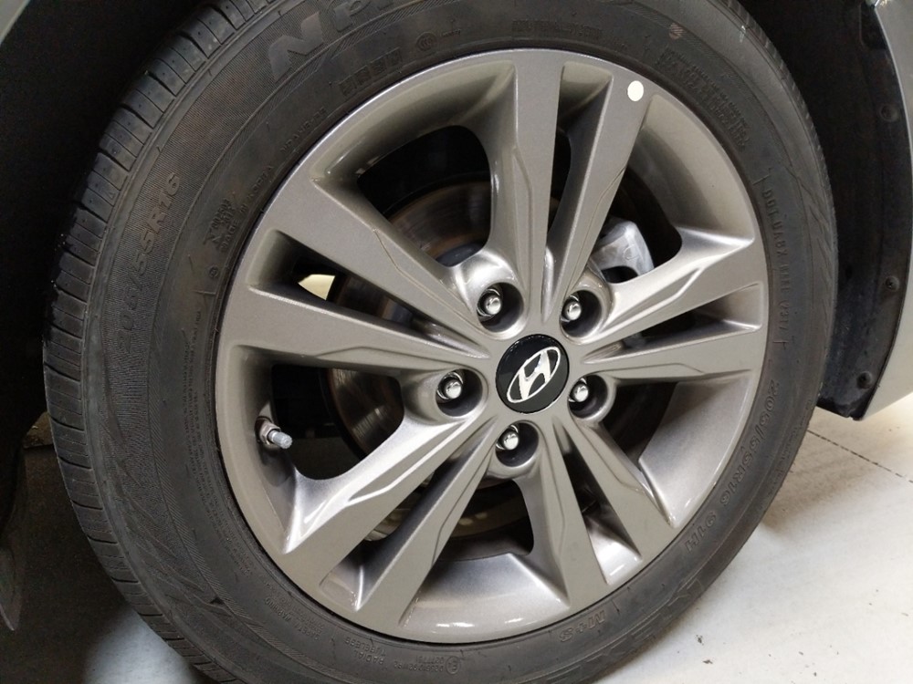 2018 Hyundai Elantra - Wheel