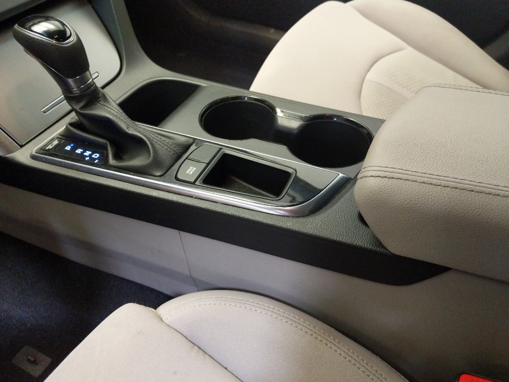 2016 Hyundai Sonata - Center Console/Cup Holders