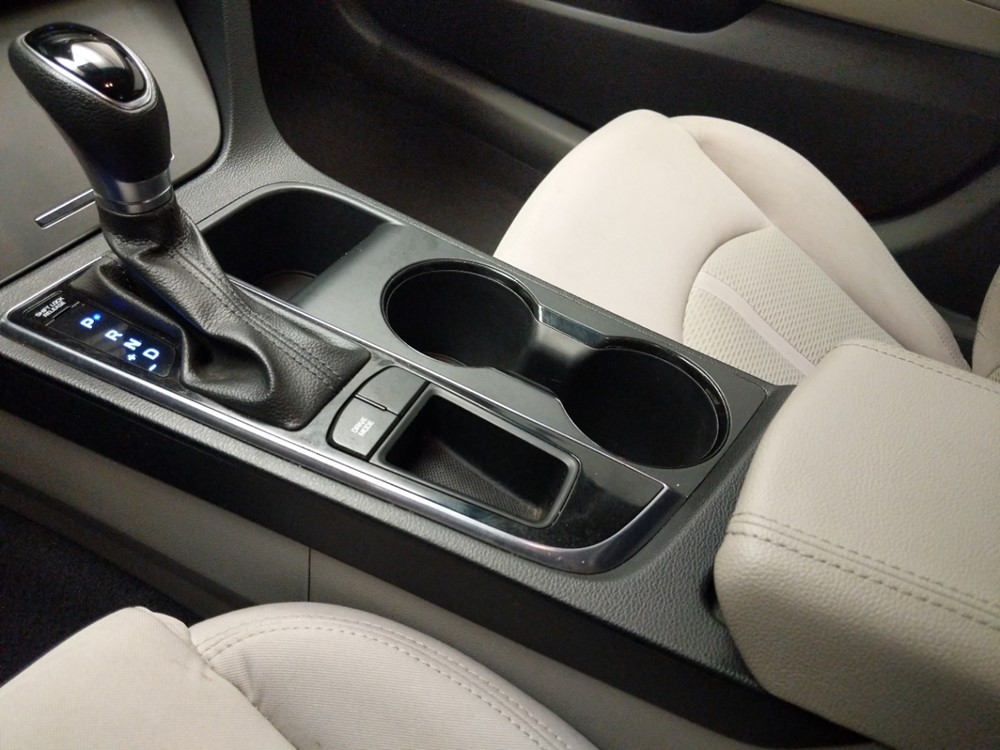 2017 Hyundai Sonata - Center Console/Cup Holders