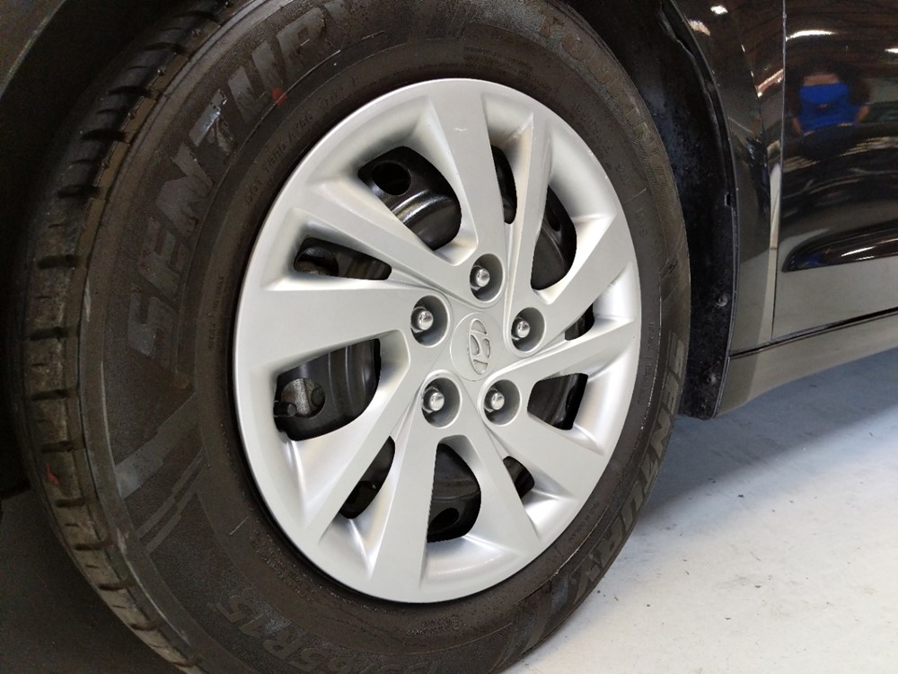 2017 Hyundai Elantra - Wheel