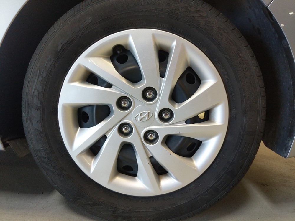 2017 Hyundai Elantra - Wheel