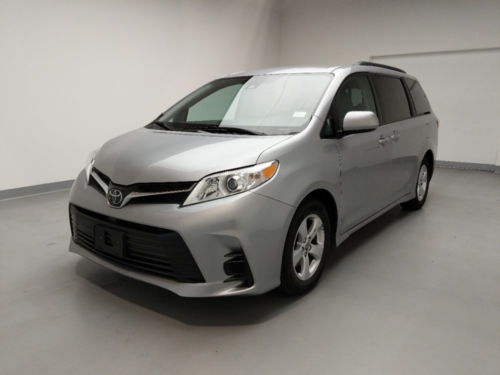 2018 Toyota Sienna - Driver Front Bumper