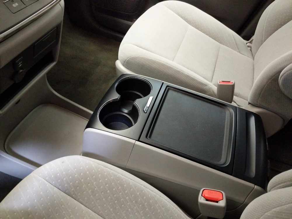2018 Toyota Sienna - Center Console/Cup Holders