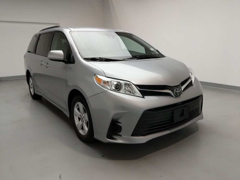 2018 Toyota Sienna - Passenger Front Bumper