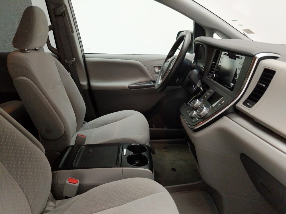 2018 Toyota Sienna - Passenger Front Seat
