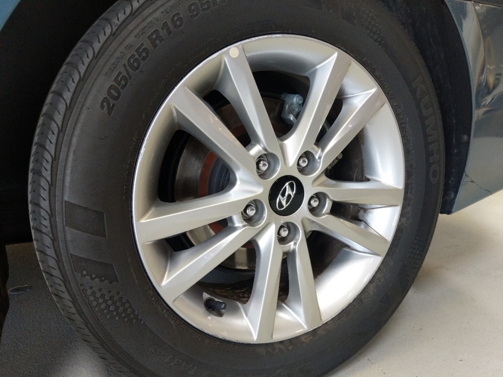 2017 Hyundai Sonata - Wheel