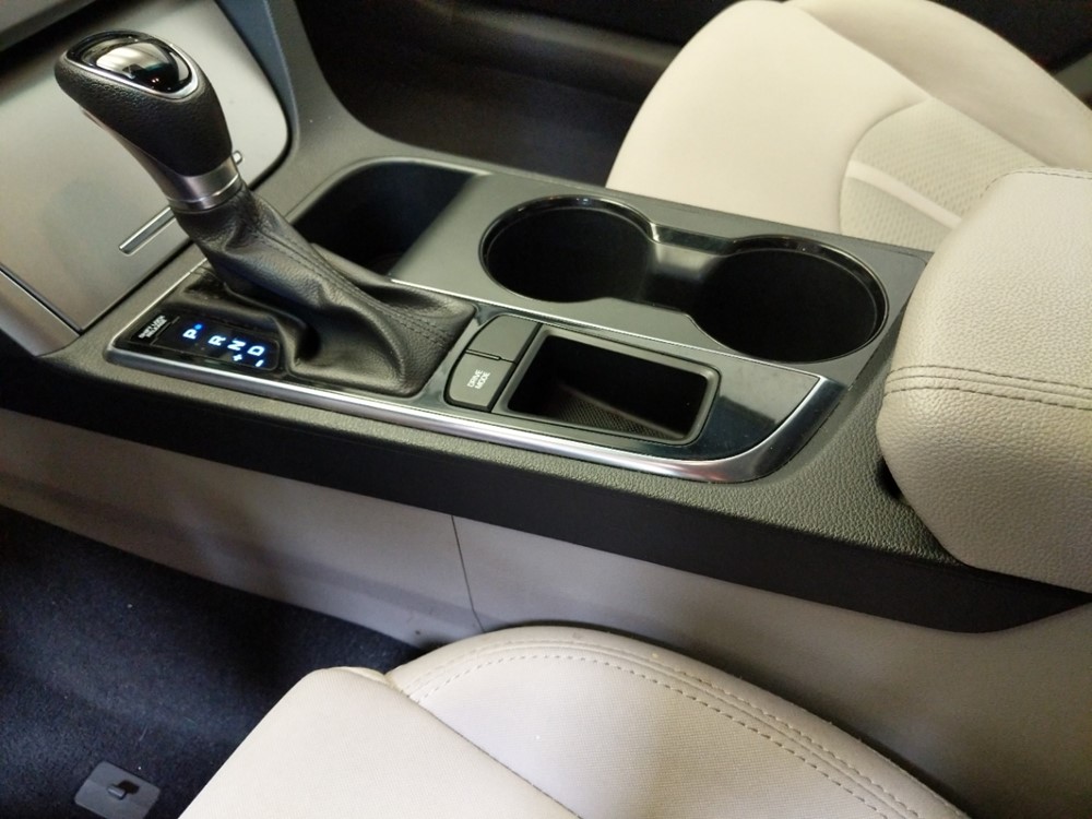 2017 Hyundai Sonata - Center Console/Cup Holders