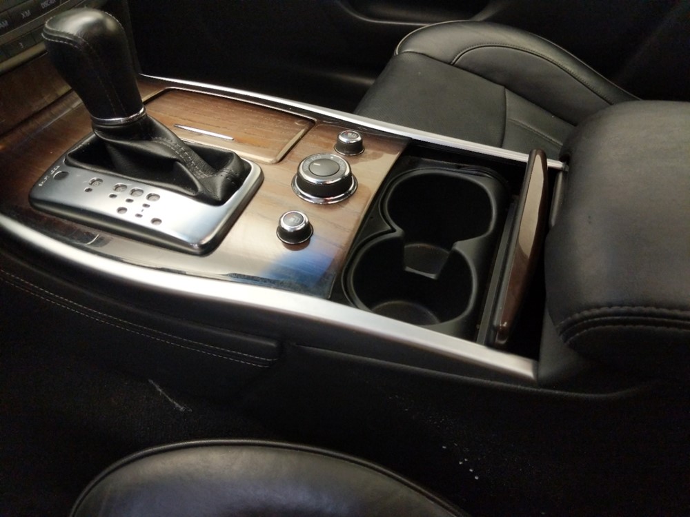 2012 INFINITI M37 - Center Console/Cup Holders
