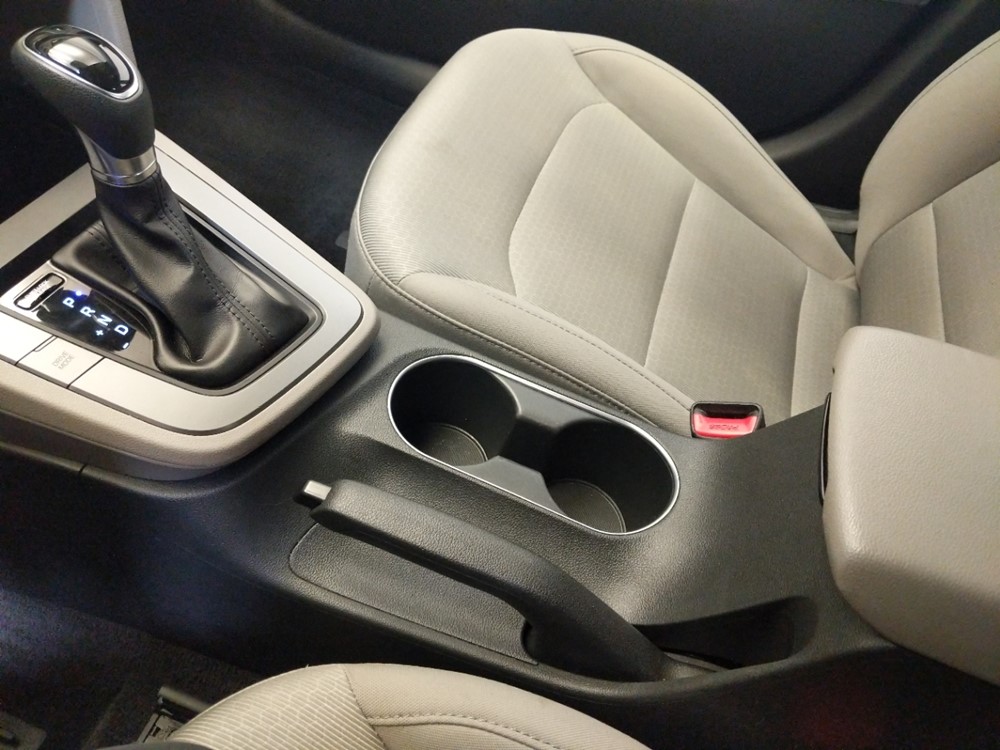 2017 Hyundai Elantra - Center Console/Cup Holders
