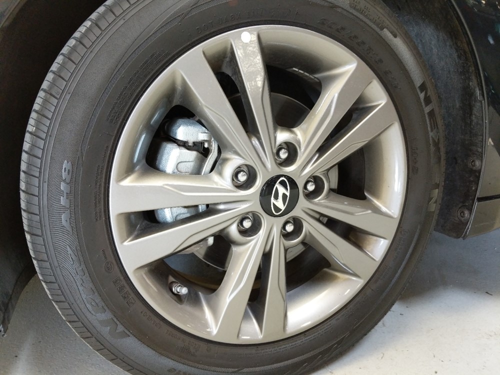 2018 Hyundai Elantra - Wheel