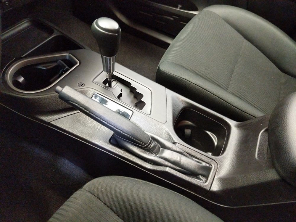 2018 Toyota RAV4 - Center Console/Cup Holders