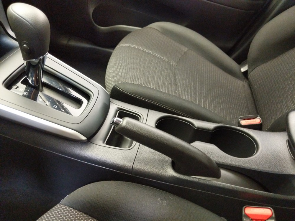 2018 Nissan Sentra - Center Console/Cup Holders