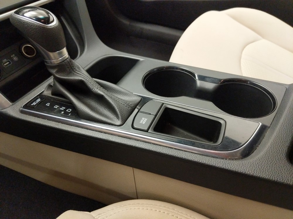 2017 Hyundai Sonata - Center Console/Cup Holders