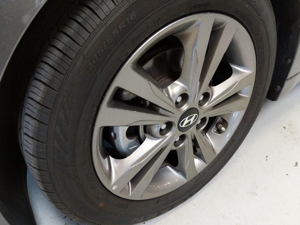2018 Hyundai Elantra - Wheel