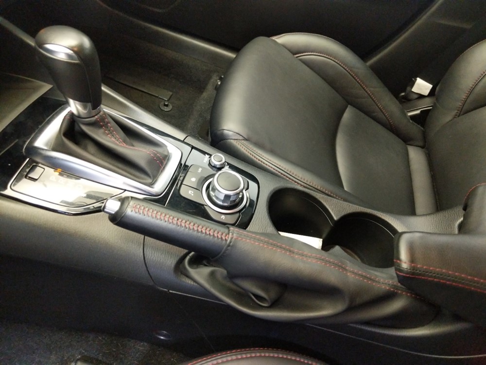 2016 Mazda Mazda3 - Center Console/Cup Holders