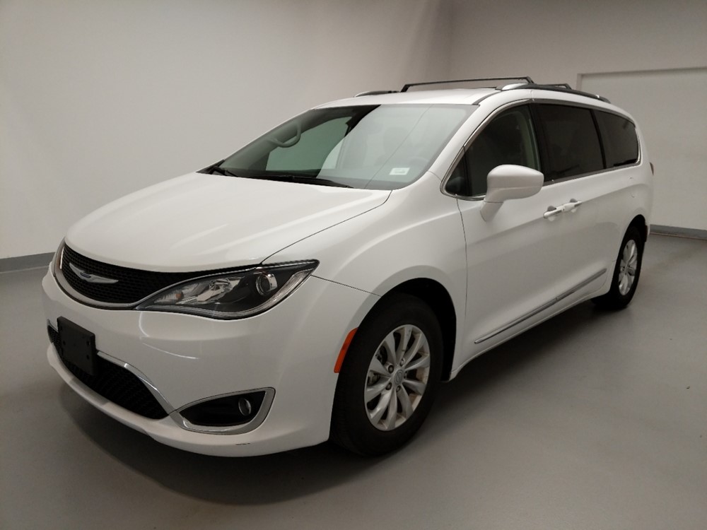 Used 2018 Chrysler Pacifica Driver Front Bumper