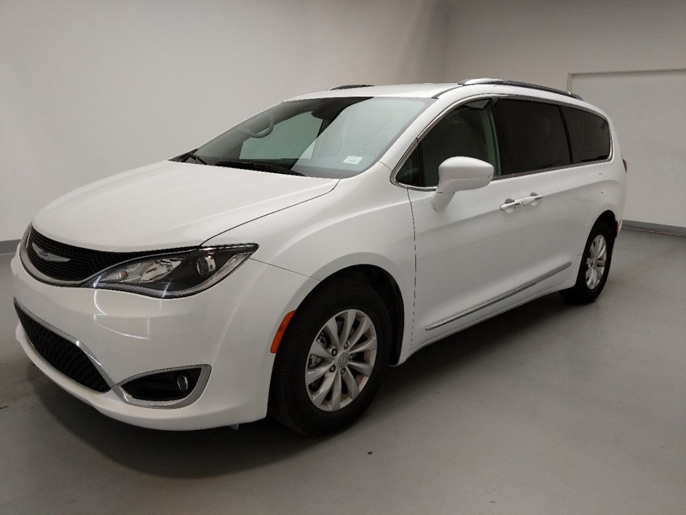 Used 2018 Chrysler Pacifica Driver Front Bumper