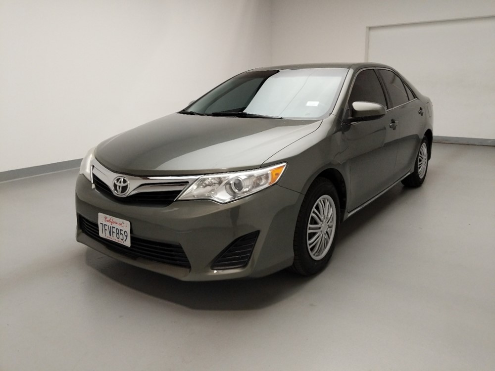 Used 2014 Toyota Camry Driver Front Bumper