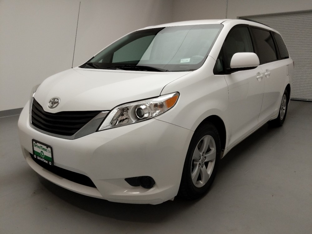 Used 2013 Toyota Sienna Driver Front Bumper