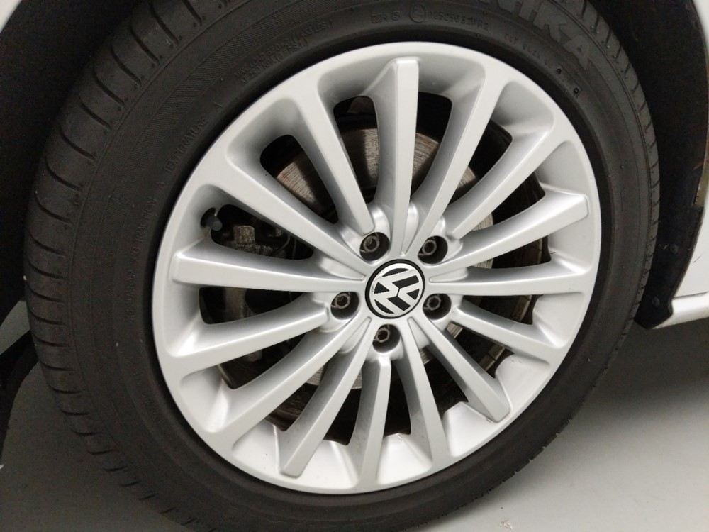2016 Volkswagen Passat - Wheel