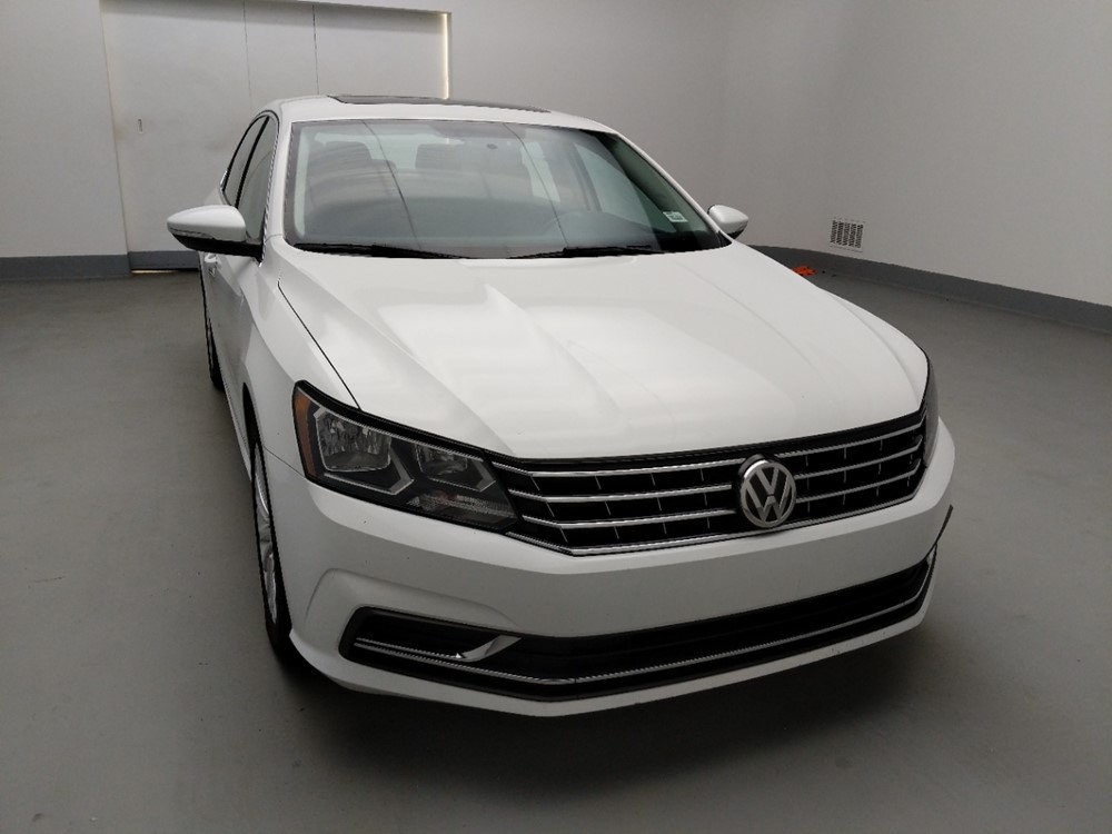 2016 Volkswagen Passat - Passenger Front Hood