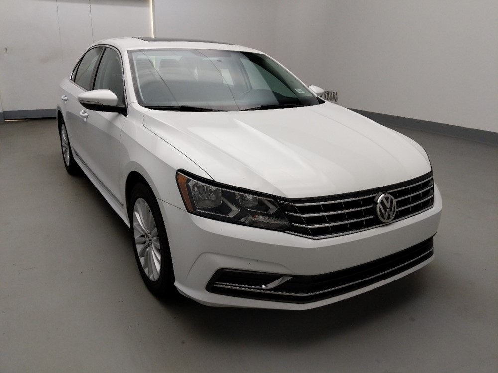 2016 Volkswagen Passat - Passenger Front Bumper