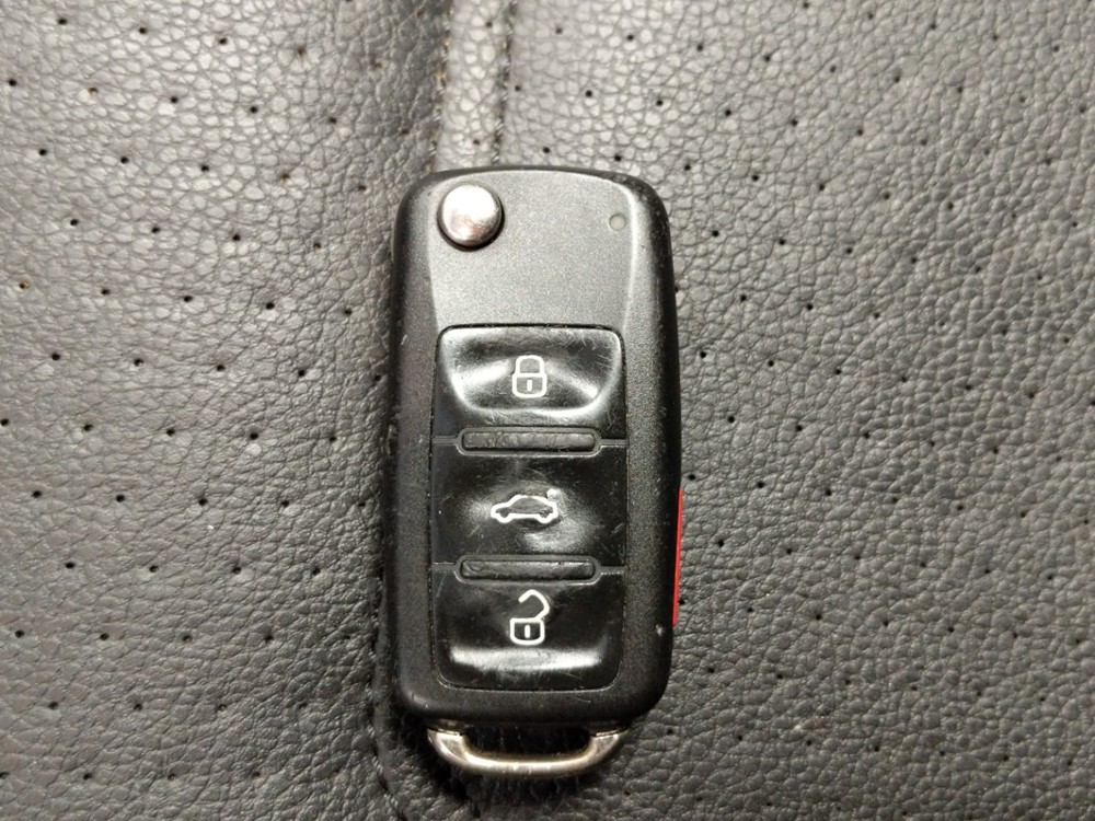 2016 Volkswagen Passat - Keys