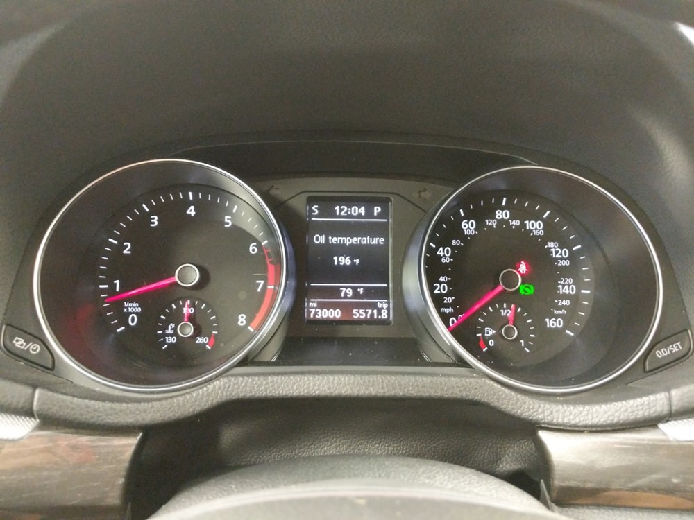 2016 Volkswagen Passat - Odometer Close Up