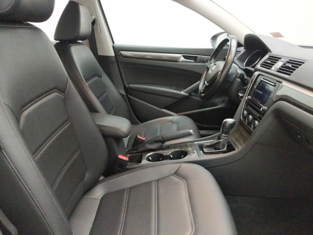 2016 Volkswagen Passat - Passenger Front Seat