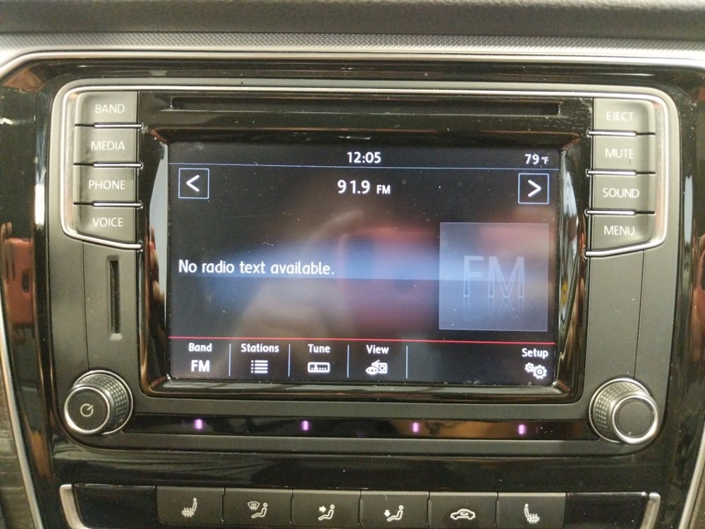 2016 Volkswagen Passat - Stereo Package