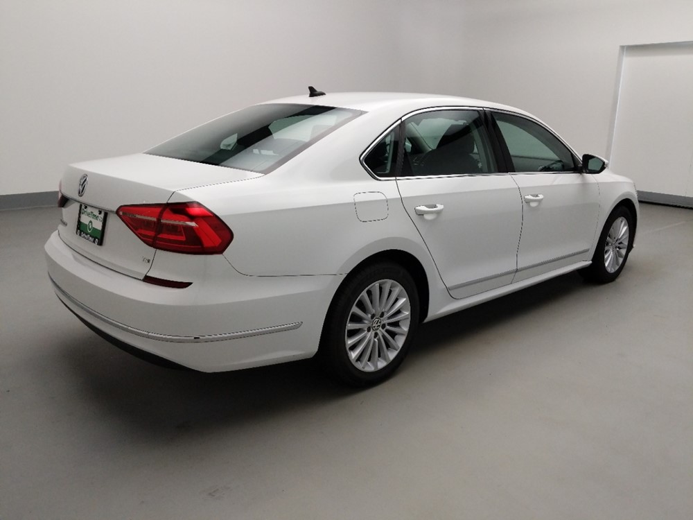 2016 Volkswagen Passat - Passenger Rear Side