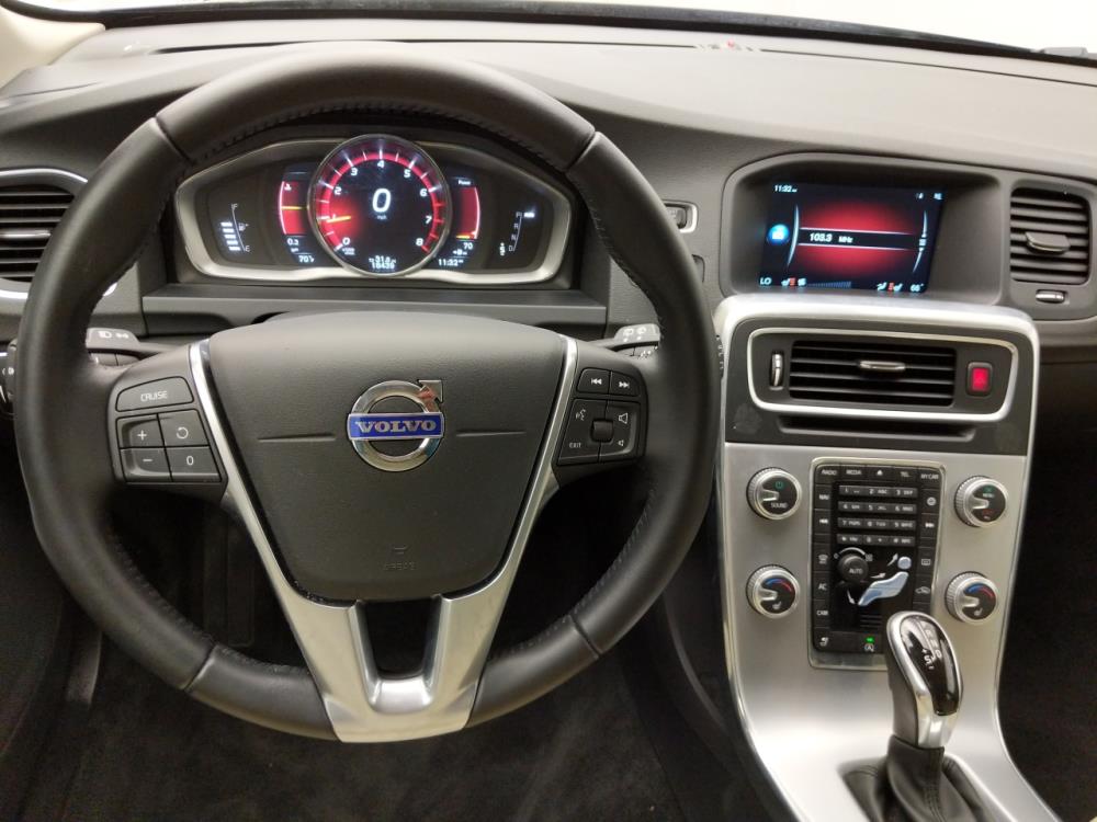 2017 Volvo V60 - Driver Dash