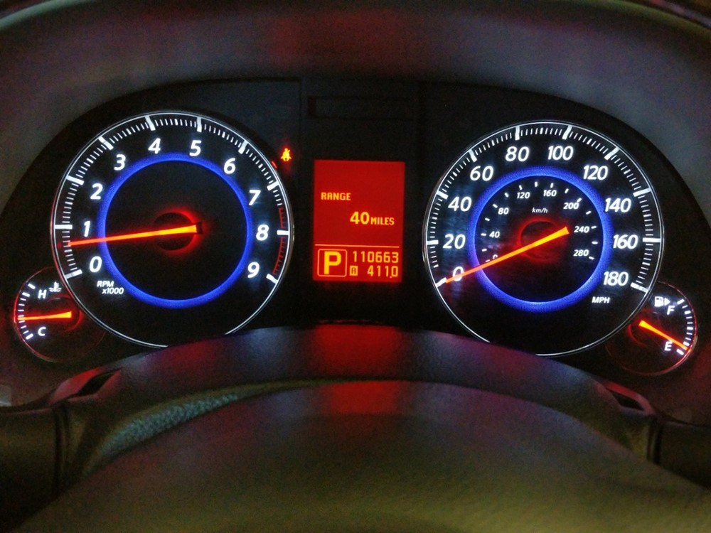 2010 INFINITI FX35 - Odometer Close Up