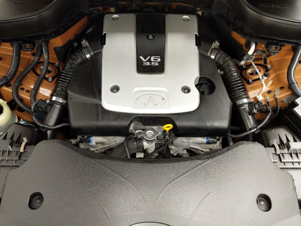 2010 INFINITI FX35 - Engine