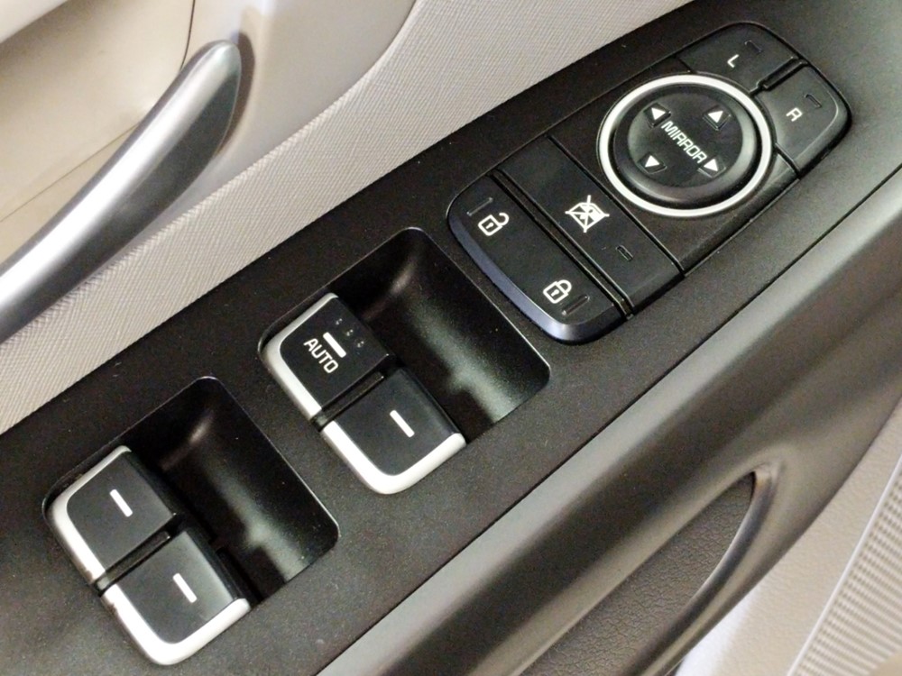 2015 Kia Sedona - Driver Power Windows/Lock Control