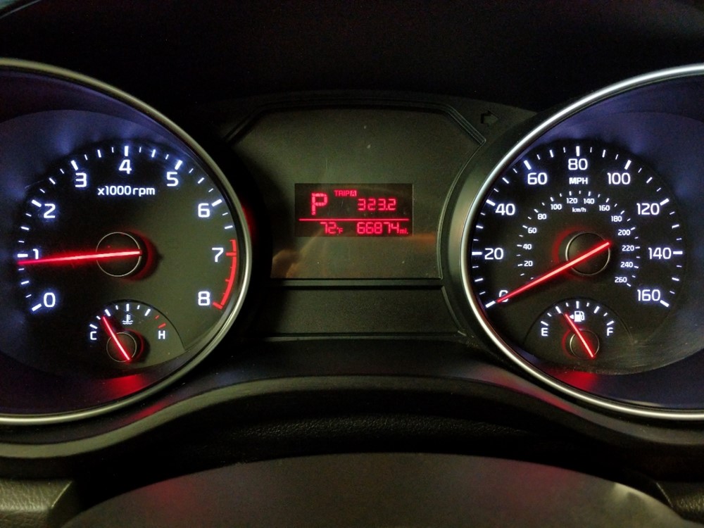 2015 Kia Sedona - Odometer Close Up