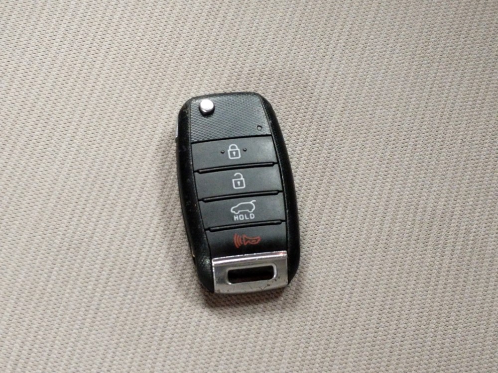 2015 Kia Sedona - Keys