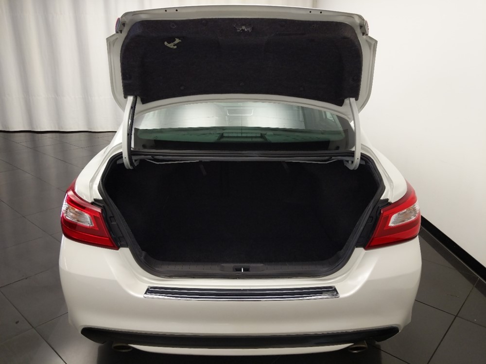 2016 Nissan Altima - Trunk