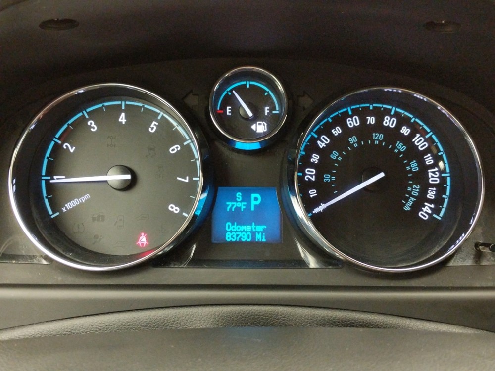 2015 Chevrolet Captiva - Odometer Close Up