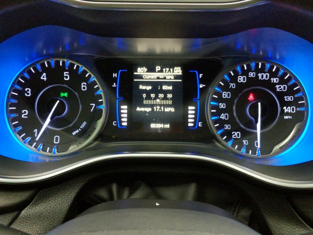 2015 Chrysler 200 - Odometer Close Up